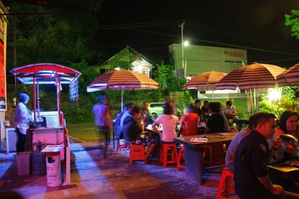 Suasana malam di Yuank Cafe