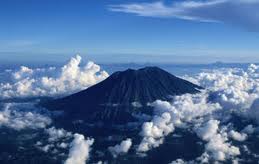 Puncak Gunung Tambora.