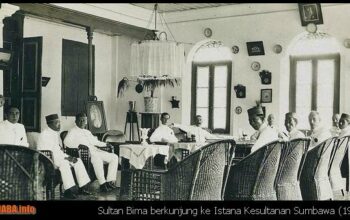 sultan Bima ke istana Sumbawa 1927