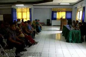 Pertemuan Dinas Dikpora Kota Bima dengan beberapa Kepala Sekolah, Rabu, (7/11/2012) di aula SMKN 3 Kota Bima. Foto: Bin Kalman