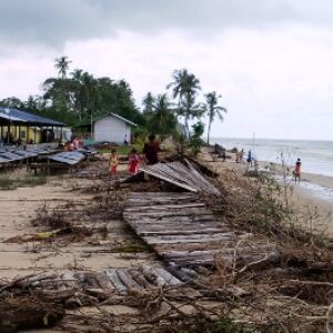 Gelombang Pasang, Warga Desa Sangiang Mengungsi - Kabar Harian Bima
