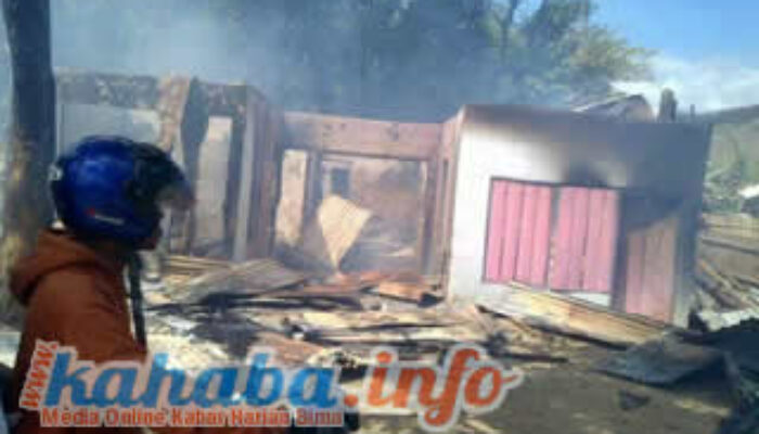 Bentrokan Pecah, Dua Rumah Terbakar di Desa Cenggu