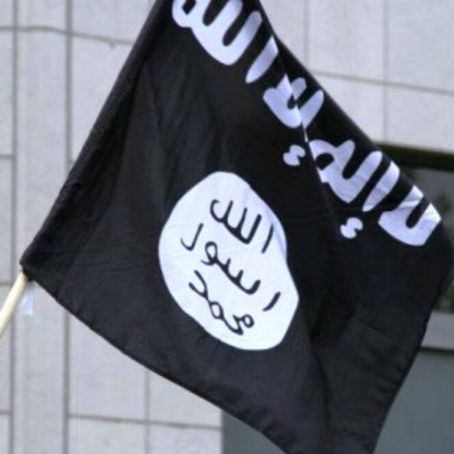 Bendera ISIS Dikibarkan Disamping Kantor Polisi