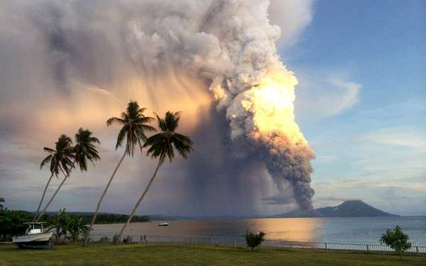Gunung Tavurvur di Papua Nugini Meletus, Sejumlah Penerbangan Dialihkan - Kabar Harian Bima