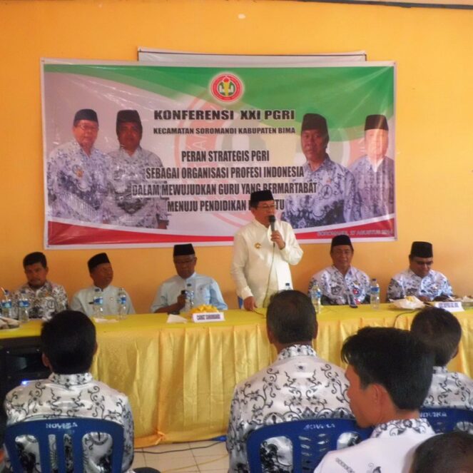 Bupati Bima Buka Konfercab PGRI Kecamatan Soromandi
