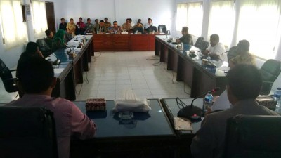 Hearing dan dengan pendapat kepolisian di ruang rapat DPRD Kota Bima. Foto: Bin