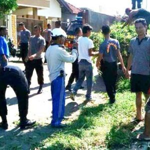 Polisi dan Pemerintah Gelar Gotong Royong di Santi