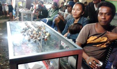 Peserta pameran batu akik di Kelurahan Sarae. Foto: Teta