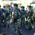 TNI Bantu Bersihkan Kantor Polres - Kabar Harian Bima
