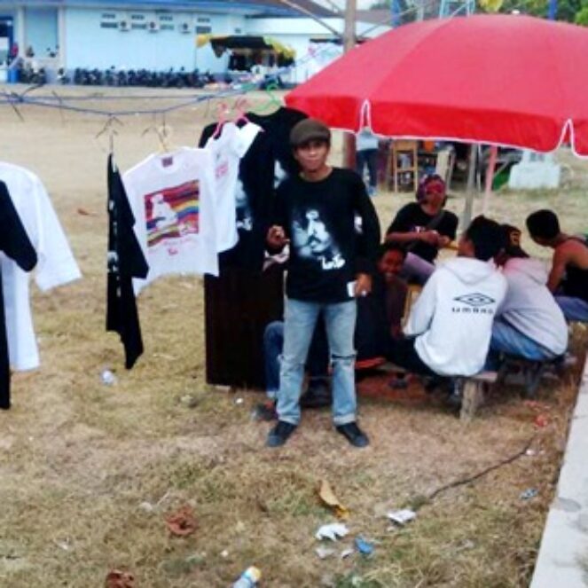 Iwan Fals ke Bima, Pedagang Baju Keciprat Rezeki