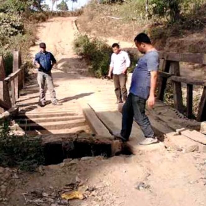 Jalan dan Jembatan Desa Oi Bura Rusak Parah