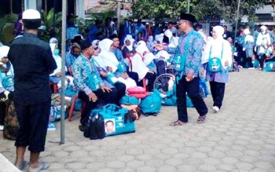 Suasana keberangkatan JCH Kabupaten Bima. Foto: Abu