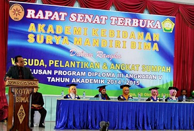 Ketua Yayasan Akbid Surya Mandiri Bima, H.jubair S.km M.kes Saat Memberikan Sambutan. Foto: Eric