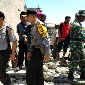 Satu Pleton Polisi dan TNI Turun di Bajo Pulau - Kabar Harian Bima