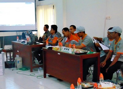 Proses rekapitulasi tingkat Kabuoaten Bima di Aula Kantor KPU. Foto: Bin