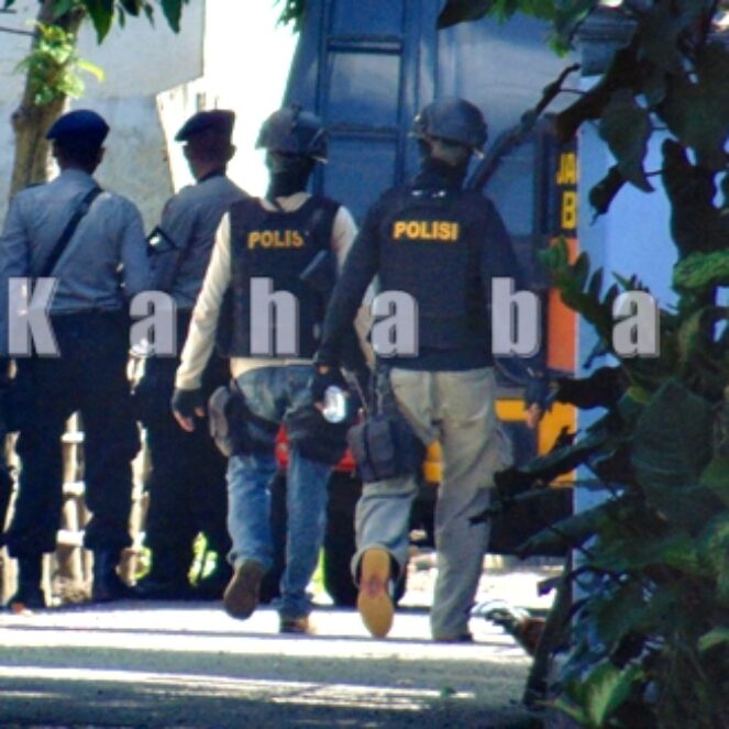 FJ Diduga Terkait Santoso dan Penembakan Kapolsek