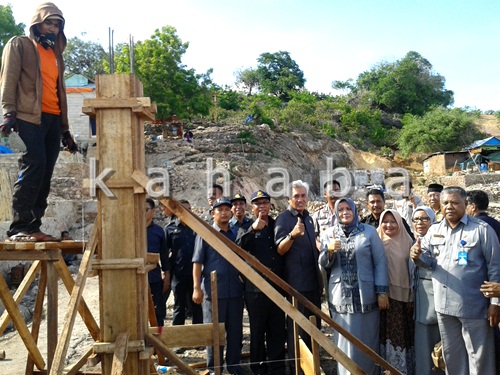 Bupati Pantau Pembangunan Rumah di Bajo Pulau - Kabar Harian Bima
