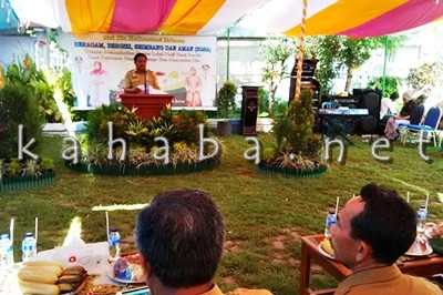 Kepala BKP2 Kota Bima saat memberikan sambuatn pada acara lomba Cipta Menu B2SA. Foto: Bin