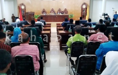 Rapat Paripurna Istimewa agenda, penyerahan keputusan DPRD Kota Bima tentang Penetapan LKPJ Walikota Bima Tahun Anggaran 2015. Foto: Bin