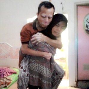 Suami Lumpuh, Sri Jadi Tulang Punggung Keluarga - Kabar Harian Bima