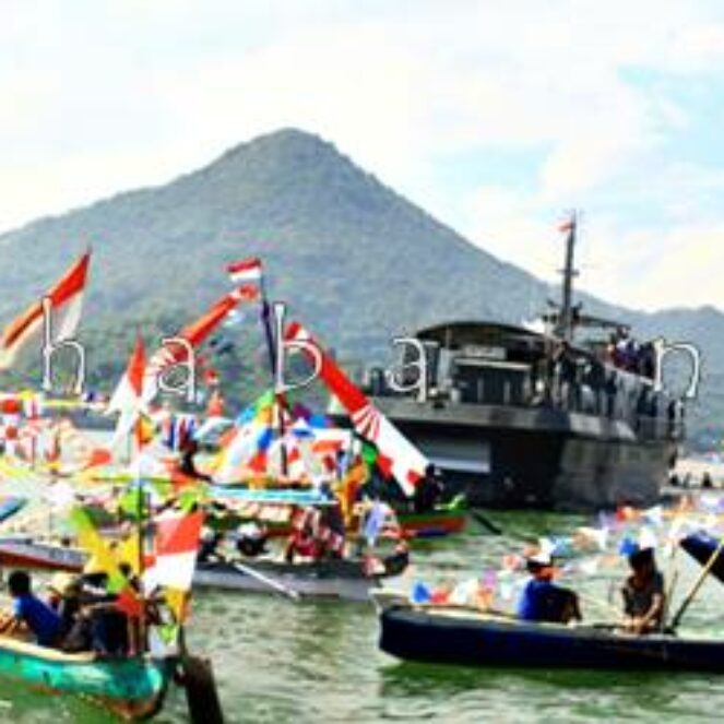 Kapal Perang Ikut Mariahkan Festival Teluk