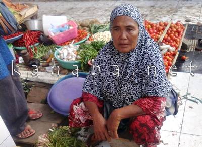 Jokowi ke Pasar Amahami, Pedagang Rugi - Kabar Harian Bima