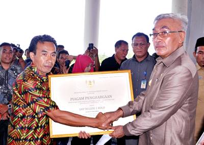 27 Sekolah Terima Piagam Penghargaan Dari Mendikbud RI - Kabar Harian Bima