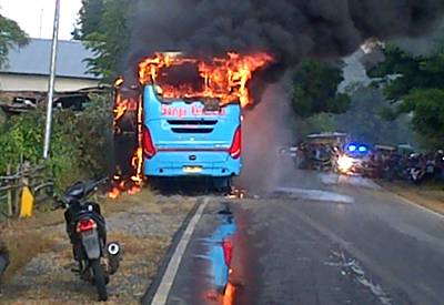 Bus Surya Kencana Angkut Siswa, Dibakar - Kabar Harian Bima