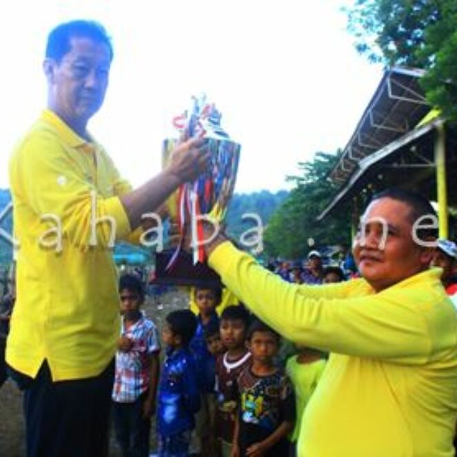 Final Pacuan Kuda, Putri Ayu Milik Bupati Bima Angkat Piala