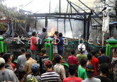 Kondisi rumah warga yang terbakar. Foto: Deno