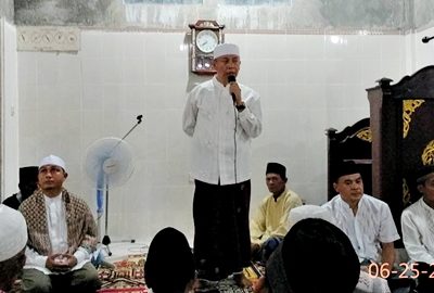 Wakil Walikota Bima menyampaikan sambutan saat Safari Ramadan di Kelurahan Jatiwangi. Foto: Hum