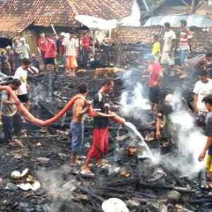 3 Rumah Hangus Terbakar Di Desa Tolowata - Kabar Harian Bima