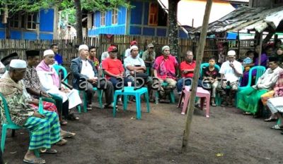 Pertemuan H. Sutarman dengan warga Ndano Nae. Foto: Bin