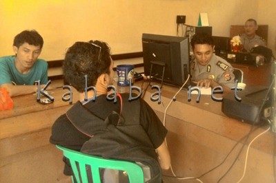 Wartawan saat melapor kasus yang menimpa Wartawan Bima TV. Foto: Deno