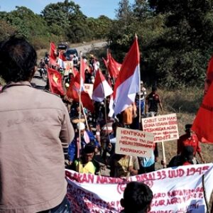 Ratusan Rakyat Oi Katupa Gelar Aksi Jalan Kaki dari Tambora ke DPRD - Kabar Harian Bima
