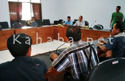 Pertemuan warga Nungga dengan Komisi II DPRD Kabupaten Bima. Foto: Ady