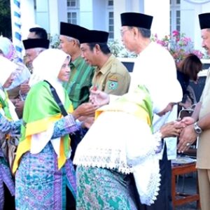 Walikota Bima Lepas Calon Jamaah Haji 2016