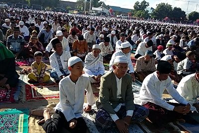 Suasana Sholat Idul Adha di Lapangan Desa Sangia Kecamatan Sape. Foto: Hum