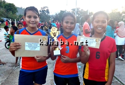 Tim Sepak Takraw Putri SMPN 1 Juara - Kabar Harian Bima