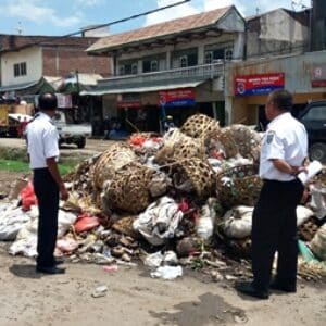 Sampah Numpuk, Kepala Dishubkominfo Marahi Pegawai UPT. Terminal Tente - Kabar Harian Bima