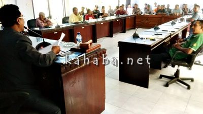 Hearing anggota DPRD Kota Bima dan warga Dara soal penimbunan Laut Amahami. Foto: Noval