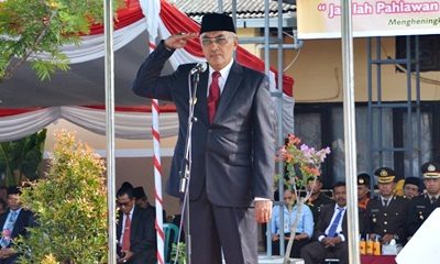 Wakil Bupati Bima menjadi Inspektur Upacara Hari Pahlawan. Foto: Hum