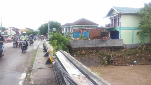 Banjir Kota Bima, Pagi Hari Ketinggian Air di Kecamatan Mpunda Turun - Kabar Harian Bima