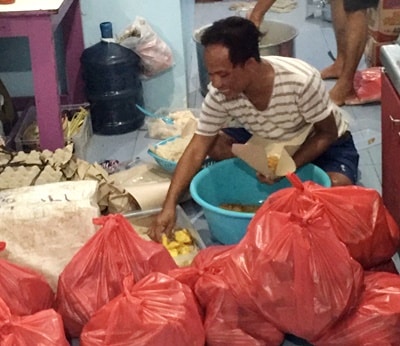 IITCF Sebar 5.000 Bungkus Nasi untuk Korban Banjir - Kabar Harian Bima