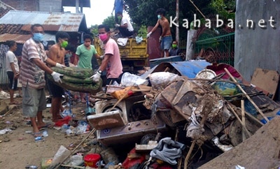 Angkut Sampah Banjir, Warga Patungan Sewa Truk - Kabar Harian Bima