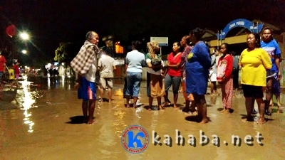 Banjir Meluap, Warga Tutup Jalan Raya - Kabar Harian Bima
