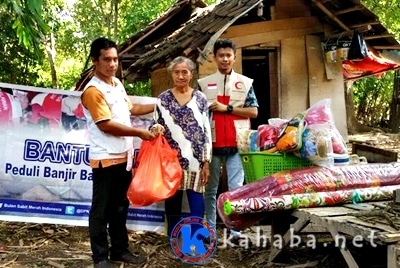 Rukayah, Nenek Miskin Terdampak Banjir ini Terima Bantuan BSMI - Kabar Harian Bima