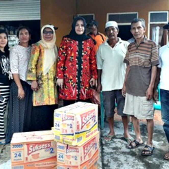Bupati Bantu warga Bima Korban Banjir di Sumbawa