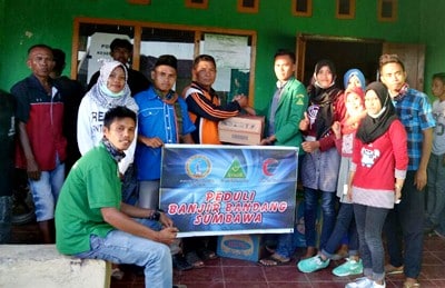GP Ansor Salurkan Bantuan Korban Banjir Sumbawa - Kabar Harian Bima
