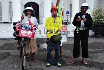 Luar Biasa, Dua Kakek Ini Keliling Asia Tenggara Dengan Sepeda Ontel - Kabar Harian Bima